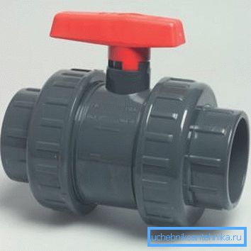 Sulla foto - valvola a sfera in plastica Sulla foto - valvola a sfera in plastica