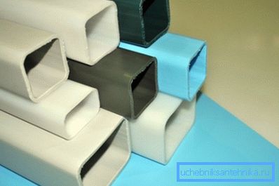 Nella foto - tubo quadrato di plastica Nella foto - tubo quadrato di plastica