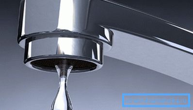 Nella foto: l'acqua che gocciola costantemente porta a costi inutili e agisce sui nervi di tutti Nella foto: l'acqua che gocciola costantemente porta a costi inutili e agisce sui nervi di tutti