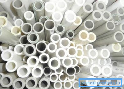 La foto mostra i prodotti in plastica per i sistemi di comunicazione. La foto mostra i prodotti in plastica per i sistemi di comunicazione.