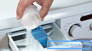 Nella foto - il ricevitore di polvere e acqua Nella foto - il ricevitore di polvere e acqua