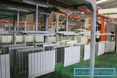 Nella foto: la produzione di dispositivi di riscaldamento Nella foto: la produzione di dispositivi di riscaldamento