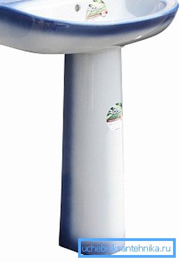 Nella foto: il lavandino del bagno dovrebbe essere non solo pratico, ma anche bello Nella foto: il lavandino del bagno dovrebbe essere non solo pratico, ma anche bello