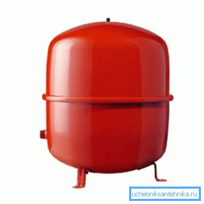 Sulla foto - vaso di espansione a membrana per impianto di riscaldamento. Sulla foto - vaso di espansione a membrana per impianto di riscaldamento.