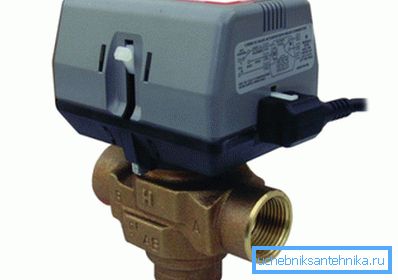 Nella foto: il servo è già installato Nella foto: il servo è già installato