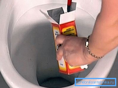 Nella foto - la soda con aceto può eliminare gli zoccoli Nella foto - la soda con aceto può eliminare gli zoccoli