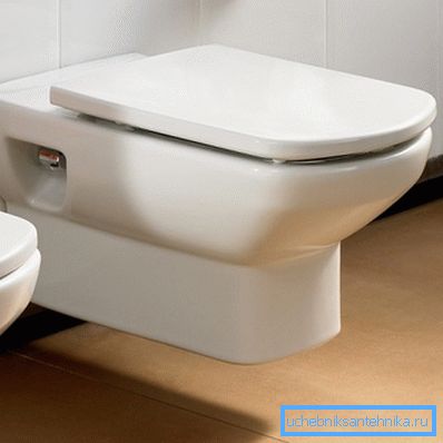 Nella foto: un tale sistema occupa un minimo di spazio utile nel bagno, che è molto importante nelle piccole aree. Nella foto: un tale sistema occupa un minimo di spazio utile nel bagno, che è molto importante nelle piccole aree.