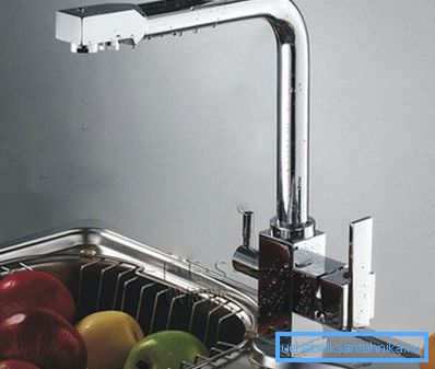 La foto è un tipico esempio di un elettrodomestico da cucina. La foto è un tipico esempio di un elettrodomestico da cucina.