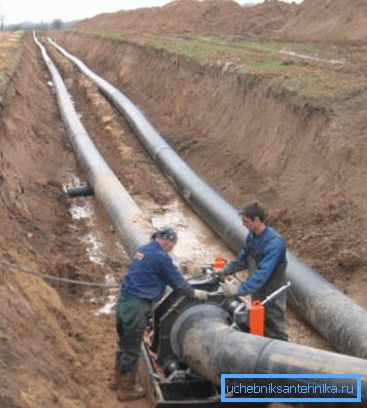 Nella foto - la pipeline dai tubi PND Nella foto - la pipeline dai tubi PND