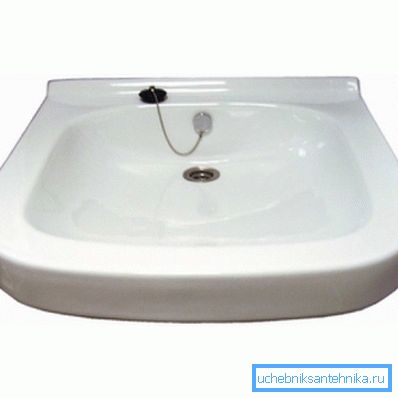 Nella foto c'è una versione di un lavabo con acqua leggera Nella foto c'è una versione di un lavabo con acqua leggera