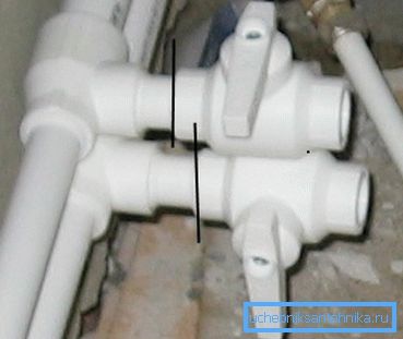 Nella foto - l'installazione della gru senza un accoppiamento Nella foto - l'installazione della gru senza un accoppiamento