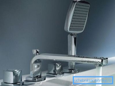 La foto mostra che il dispositivo ha un design moderno e conciso. La foto mostra che il dispositivo ha un design moderno e conciso.