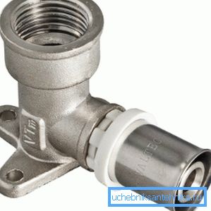 Nella foto - una presa d'acqua con una connessione a pressione Nella foto - una presa d'acqua con una connessione a pressione