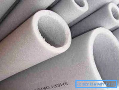 Il tubo può essere messo sul solito isolamento per tubi di ventilazione Il tubo può essere messo sul solito isolamento per tubi di ventilazione