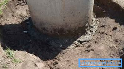 Nella seconda fase, concretizziamo concretamente l'area di interfaccia del terreno con gli anelli che formano un pozzo. Nella seconda fase, concretizziamo concretamente l'area di interfaccia del terreno con gli anelli che formano un pozzo.