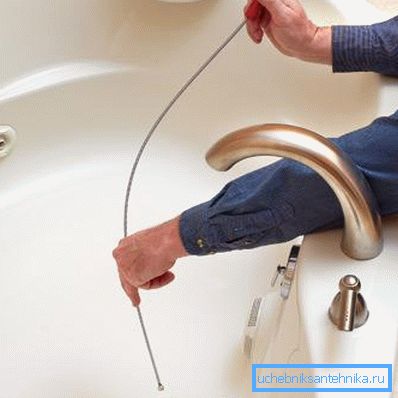 Un buon esempio di come e come rompere una pipa in un bagno