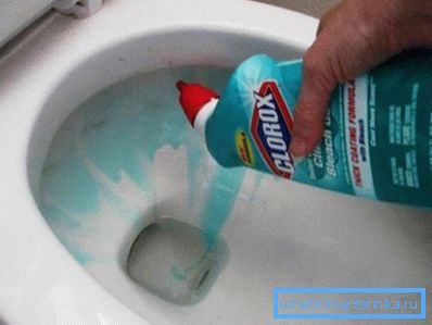 Applicare la composizione, resistere per un po 'di tempo e lavare a fondo Applicare la composizione, resistere per un po 'di tempo e lavare a fondo