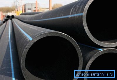 I tubi di pressione in polietilene possono essere utilizzati con sagomati di altri materiali. I tubi di pressione in polietilene possono essere utilizzati con sagomati di altri materiali.