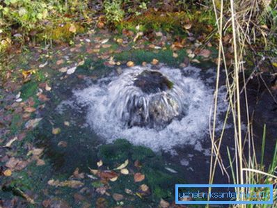 L'acqua a pressione è particolarmente attivamente miscelata con altri orizzonti. L'acqua a pressione è particolarmente attivamente miscelata con altri orizzonti.