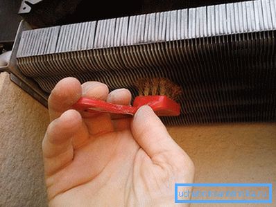 Pulizia esterna dello scambiatore di calore Pulizia esterna dello scambiatore di calore