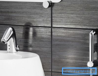 Doccia igienica all'aperto con miscelatore senza contatto - una parola nuova nelle costruzioni sanitarie Doccia igienica all'aperto con miscelatore senza contatto - una parola nuova nelle costruzioni sanitarie