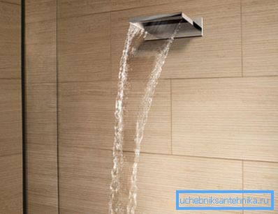 Rubinetti da bagno a cascata a parete con doccia - opzione più semplice e economica Rubinetti da bagno a cascata a parete con doccia - opzione più semplice e economica