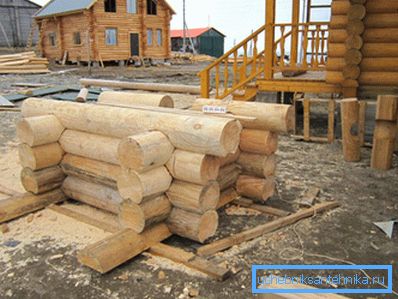 Il legno naturale è usato molto ampiamente. Il legno naturale è usato molto ampiamente.