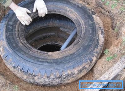 Non trascurare la disposizione del foro di scarico, poiché anche la costruzione più semplice di questa struttura semplifica notevolmente il funzionamento della toilette dacia e aumenta il tempo tra la pulizia periodica dell'intero sistema. Non trascurare la disposizione del foro di scarico, poiché anche la costruzione più semplice di questa struttura semplifica notevolmente il funzionamento della toilette dacia e aumenta il tempo tra la pulizia periodica dell'intero sistema.
