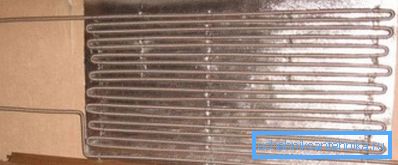 Alcuni maestri usano questo materiale anche quando creano le batterie stesse, il che consente di risparmiare un sacco di soldi, ma solo i tubi speciali sotto forma di corrugazioni sono adatti a questo lavoro. Alcuni maestri usano questo materiale anche quando creano le batterie stesse, il che consente di risparmiare un sacco di soldi, ma solo i tubi speciali sotto forma di corrugazioni sono adatti a questo lavoro.