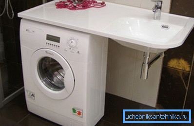 Alcuni modelli sono appositamente progettati per creare spazio per l'installazione di attrezzature. Alcuni modelli sono appositamente progettati per creare spazio per l'installazione di attrezzature.