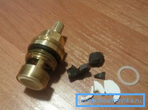 La manipolazione impropria di tali prodotti può portare alla rottura degli inserti, poiché sono molto fragili, anche se la gomma non può vantare anche una forza speciale La manipolazione impropria di tali prodotti può portare alla rottura degli inserti, poiché sono molto fragili, anche se la gomma non può vantare anche una forza speciale