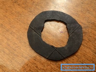 Nonostante i bordi grezzi, un tale prodotto è in grado di garantire la tenuta delle sezioni di connessione. Nonostante i bordi grezzi, un tale prodotto è in grado di garantire la tenuta delle sezioni di connessione.