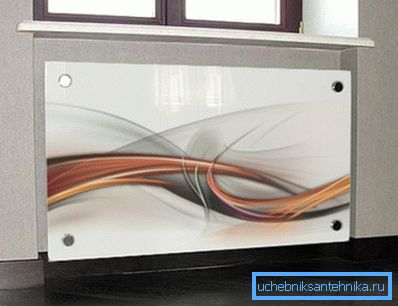 Incomparable plus glass: la capacità di indossarlo praticamente su qualsiasi disegno Incomparable plus glass: la capacità di indossarlo praticamente su qualsiasi disegno