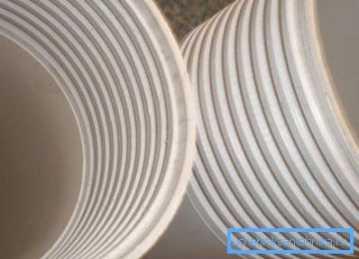 I tubi di plastica più nuovi sono più sicuri e più sicuri, poiché non influenzano l'acqua, non reagiscono con nulla. I tubi di plastica più nuovi sono più sicuri e più sicuri, poiché non influenzano l'acqua, non reagiscono con nulla.