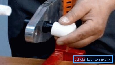 Entrambi gli elementi sono indossati sulla manica. Entrambi gli elementi sono indossati sulla manica.