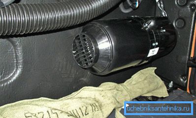 Riscaldatore installato all'interno dell'auto Riscaldatore installato all'interno dell'auto