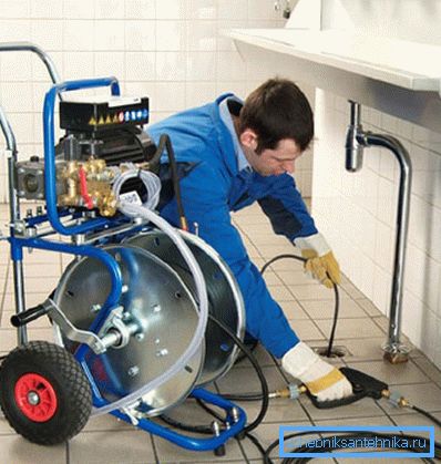 L'attrezzatura è dotata di motore, compressore e tubo flessibile L'attrezzatura è dotata di motore, compressore e tubo flessibile