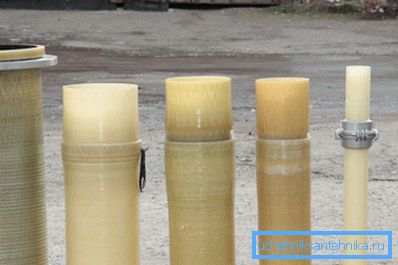 Campioni di tubi con connessioni di diverso tipo. Campioni di tubi con connessioni di diverso tipo.