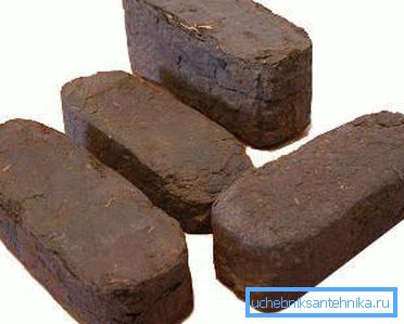 Campioni di bricchette di torba Campioni di bricchette di torba