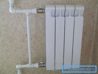 Il legame del radiatore con un sistema monotubo. Il legame del radiatore con un sistema monotubo.