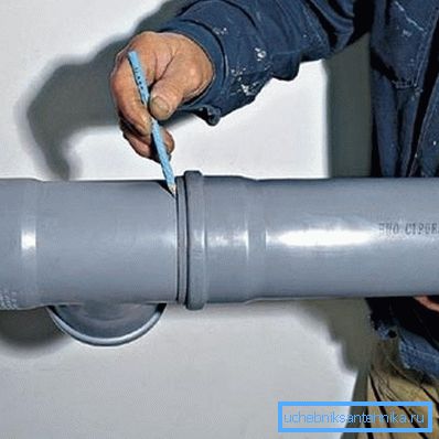 Accertarsi di maneggiare con cura il bordo da cui si è interrotto: le più piccole sbavature possono influire sulla qualità della connessione Accertarsi di maneggiare con cura il bordo da cui si è interrotto: le più piccole sbavature possono influire sulla qualità della connessione