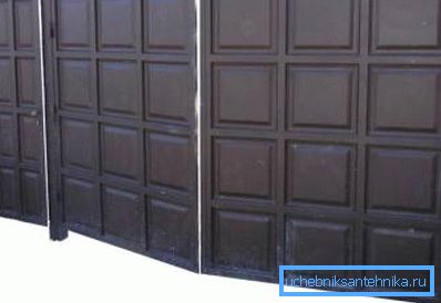 Molto spesso, tali prodotti vengono utilizzati nella fabbricazione del cancello, in quanto sono abbastanza resistenti da sopportare una massiccia fascia e allo stesso tempo impediscono i carichi esterni Molto spesso, tali prodotti vengono utilizzati nella fabbricazione del cancello, in quanto sono abbastanza resistenti da sopportare una massiccia fascia e allo stesso tempo impediscono i carichi esterni