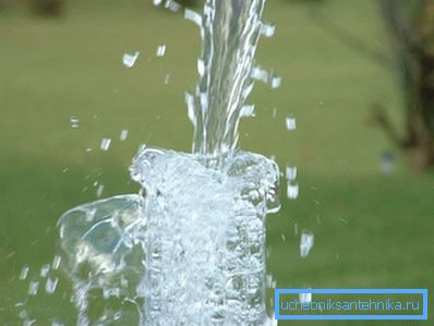 La pulizia del pozzo migliorerà l'approvvigionamento idrico e migliorerà la qualità dell'acqua. La pulizia del pozzo migliorerà l'approvvigionamento idrico e migliorerà la qualità dell'acqua.