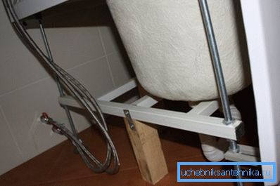 Supporto per il montaggio di un pallet profondo. Supporto per il montaggio di un pallet profondo.