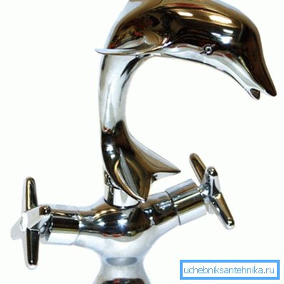 Design originale con un delfino. Design originale con un delfino.