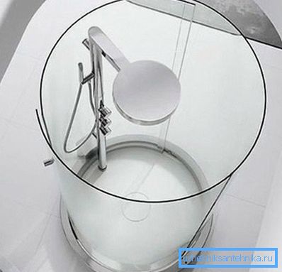 Doccia rotonda originale, che richiede una connessione specifica Doccia rotonda originale, che richiede una connessione specifica