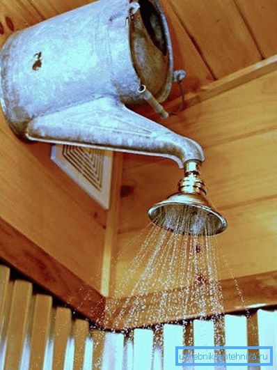 La soluzione costruttiva originale che si adatta perfettamente al design di una casa di campagna o di un bagno La soluzione costruttiva originale che si adatta perfettamente al design di una casa di campagna o di un bagno