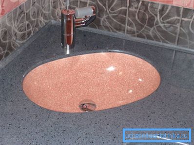 Il design originale di questo tipo di equipaggiamento porta talvolta un punto culminante all'interno della stanza, rendendolo al centro dell'attenzione Il design originale di questo tipo di equipaggiamento porta talvolta un punto culminante all'interno della stanza, rendendolo al centro dell'attenzione