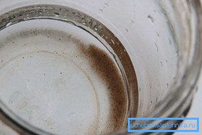 Sedimenti sul fondo dopo l'ebollizione Sedimenti sul fondo dopo l'ebollizione