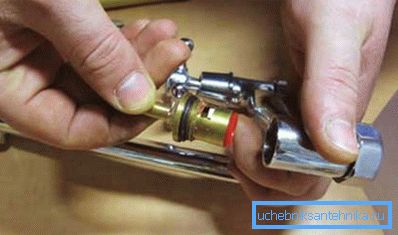 L'elemento principale del mixer è una gru. L'elemento principale del mixer è una gru.